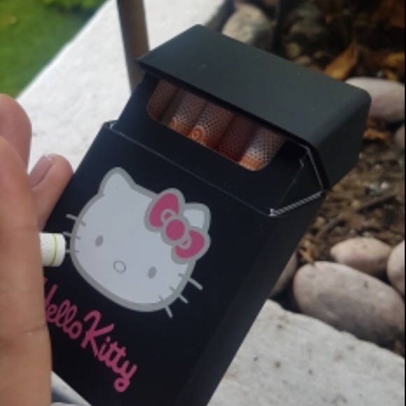 Hello kitty cigarette pack holder - Picture 1 of 3